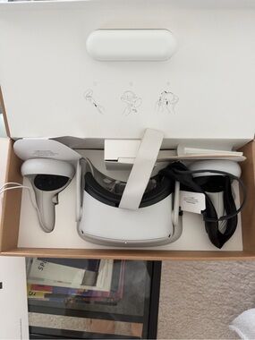 White VR Headset with Controllers and Strap - Meta Oculus 2